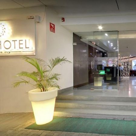 K10 Hotel Вадодара Екстериор снимка