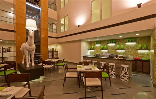 K10 Hotel Вадодара Екстериор снимка