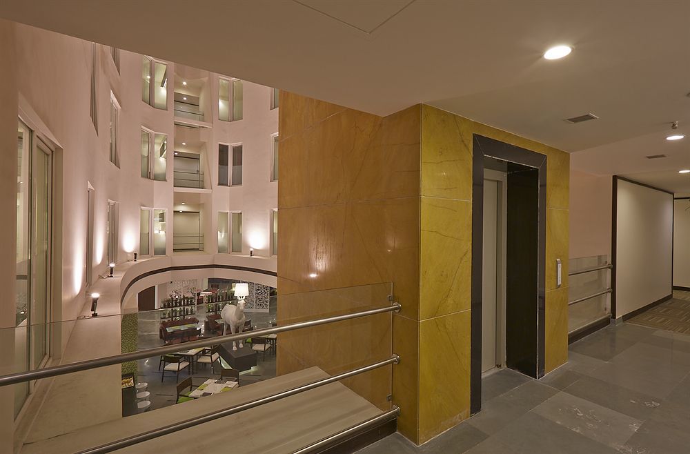 K10 Hotel Вадодара Екстериор снимка