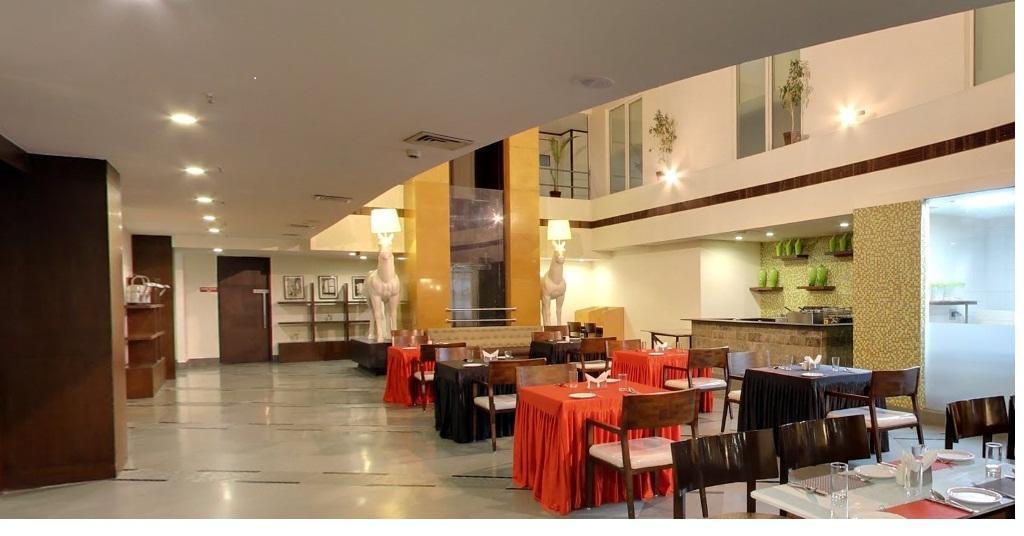 K10 Hotel Вадодара Екстериор снимка