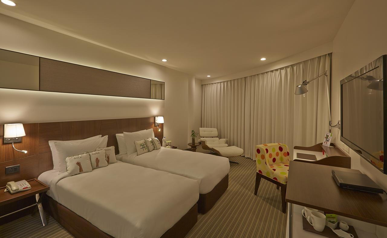 K10 Hotel Вадодара Екстериор снимка